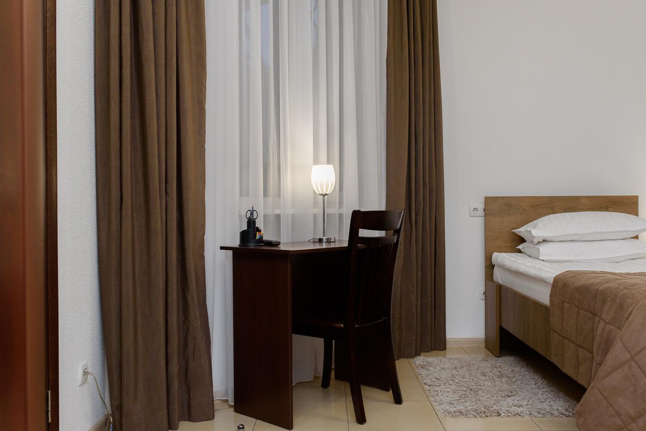 M&M Aparthotel Sumy Exteriör bild